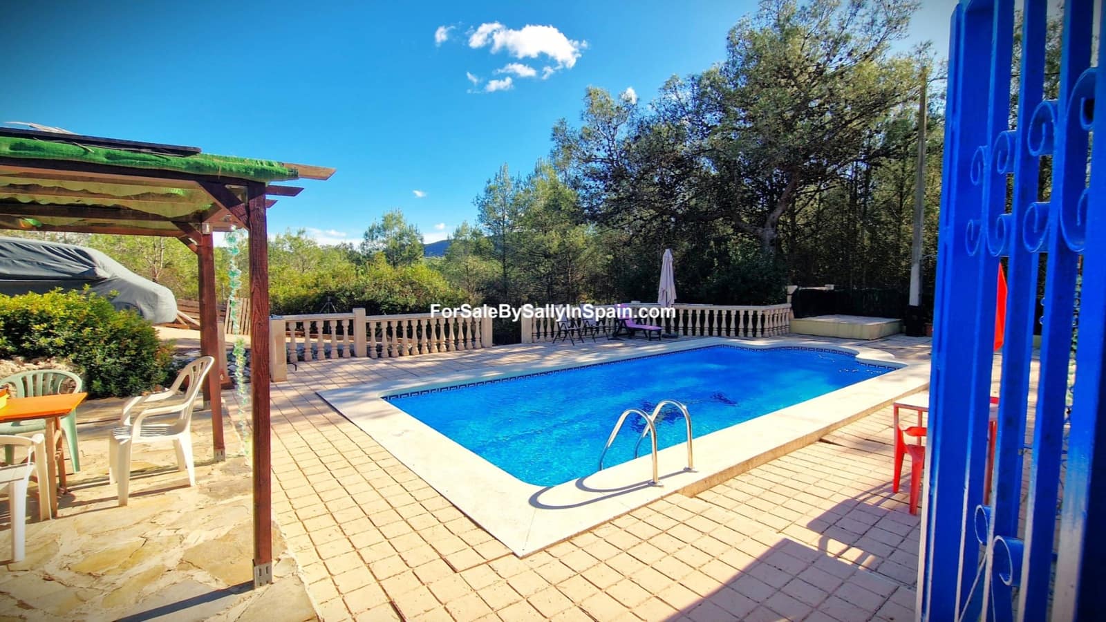 4 bedroom Villa for sale in Villalonga with pool - € 240,000 (Ref: 9396803)