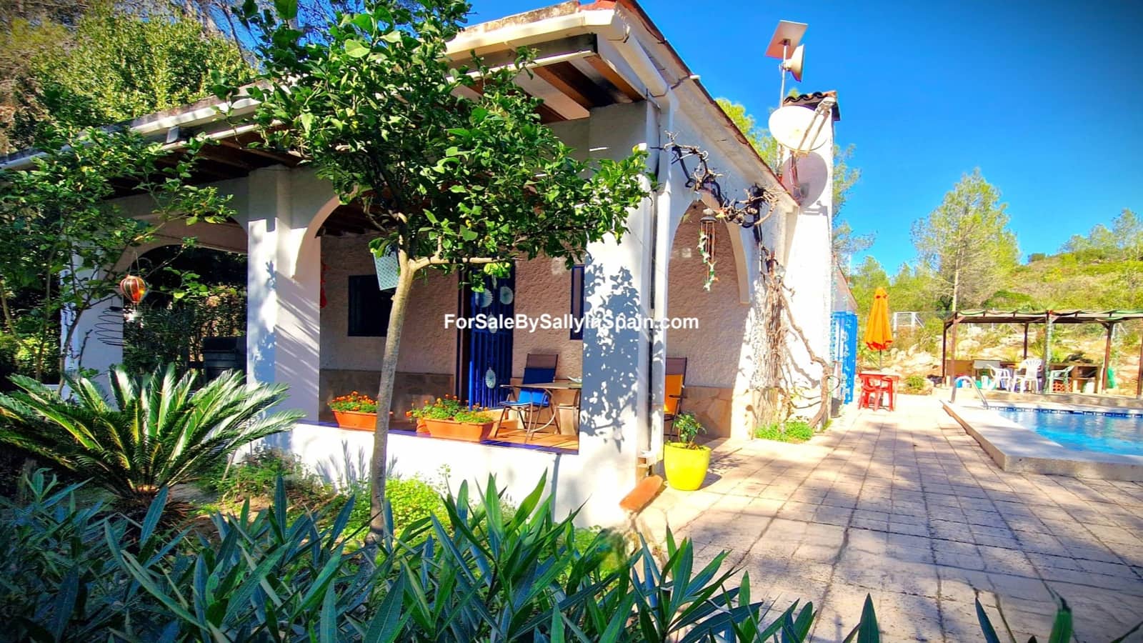4 bedroom Villa for sale in Villalonga with pool - € 240,000 (Ref: 9396803)