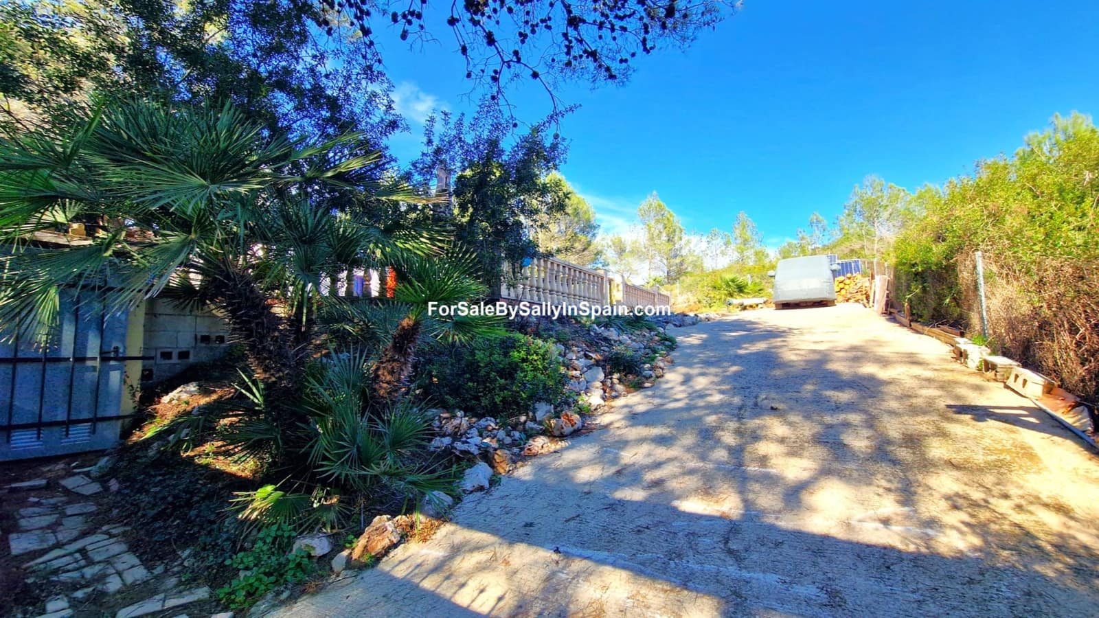 4 bedroom Villa for sale in Villalonga with pool - € 240,000 (Ref: 9396803)