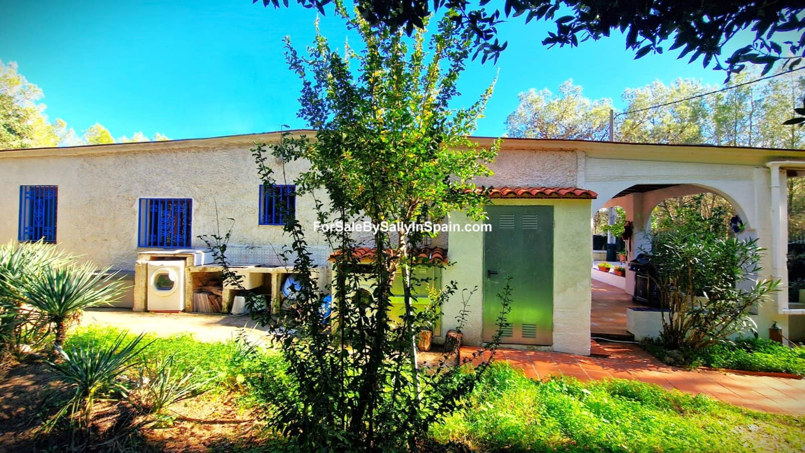 4 bedroom Villa for sale in Villalonga with pool - € 240,000 (Ref: 9396803)