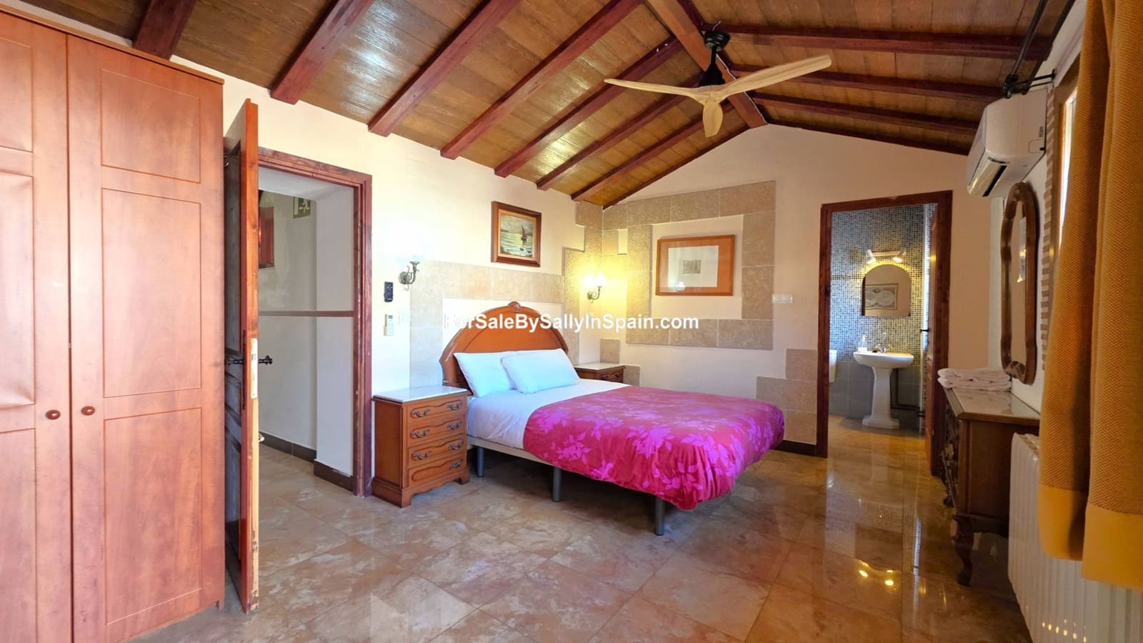 5 bedroom Townhouse for sale in Palomar with pool - € 249,000 (Ref: 9396804)