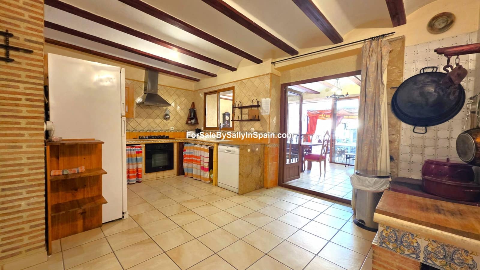 5 bedroom Townhouse for sale in Palomar with pool - € 249,000 (Ref: 9396804)