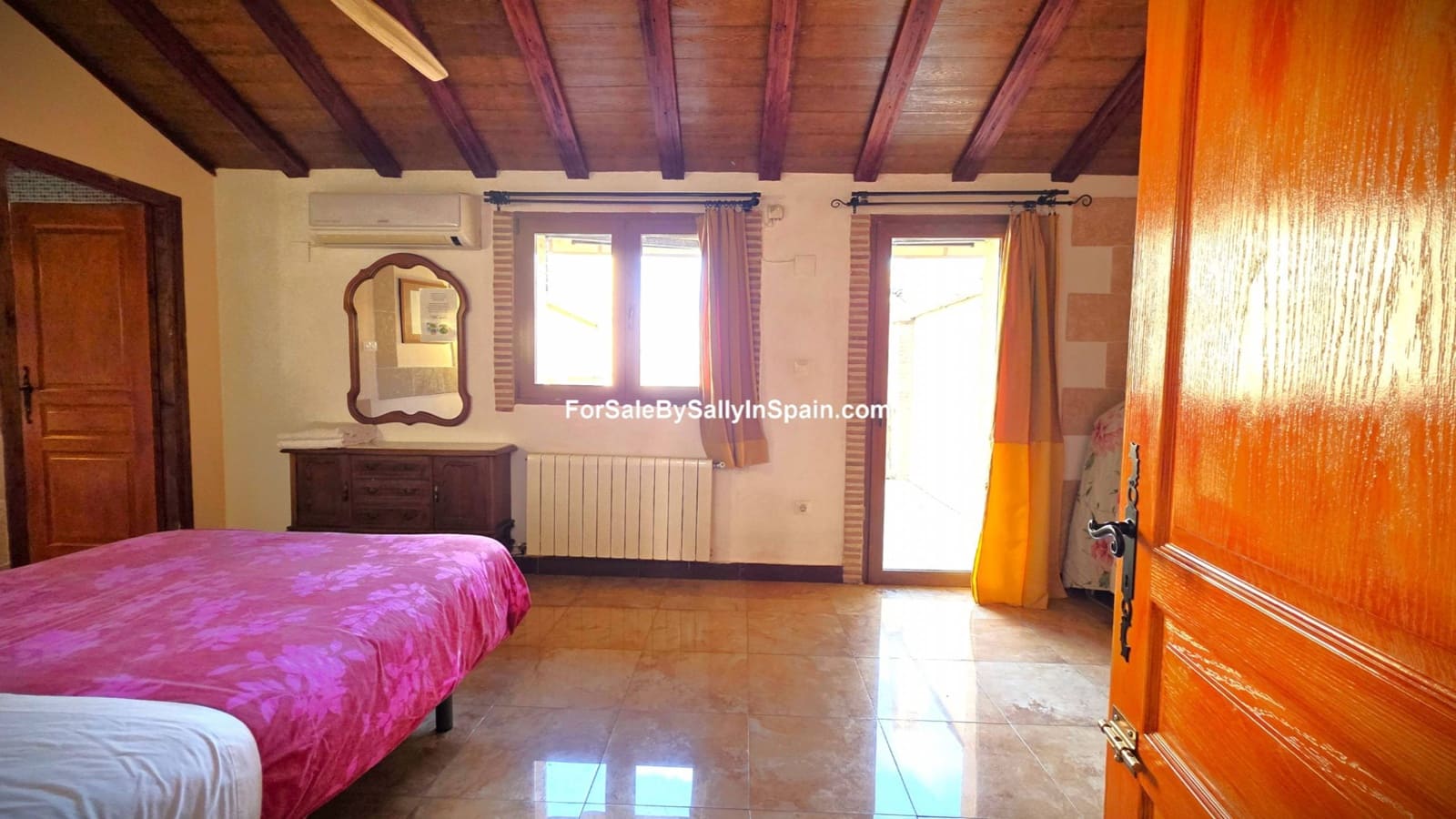 5 bedroom Townhouse for sale in Palomar with pool - € 249,000 (Ref: 9396804)