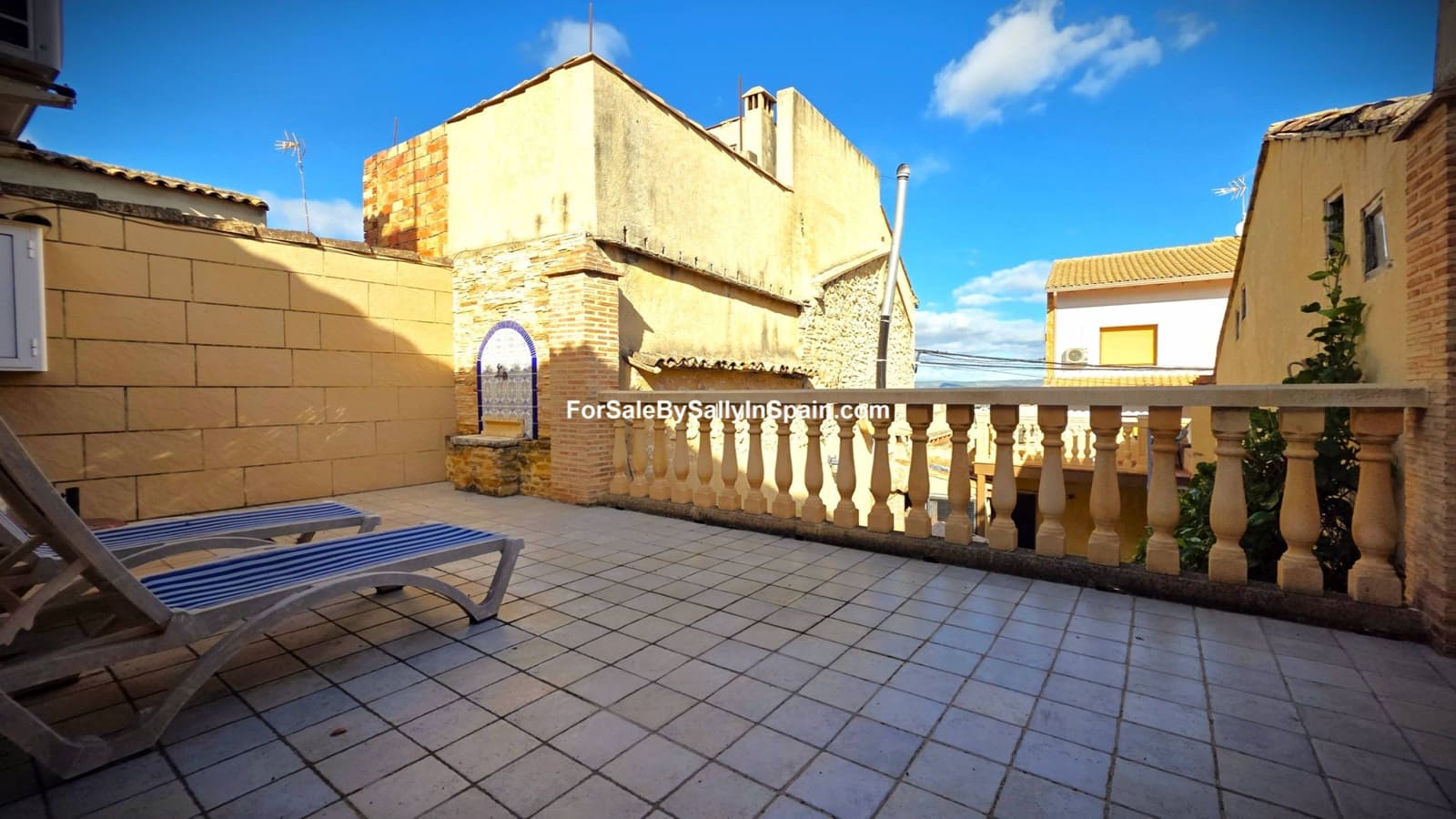 5 bedroom Townhouse for sale in Palomar with pool - € 249,000 (Ref: 9396804)