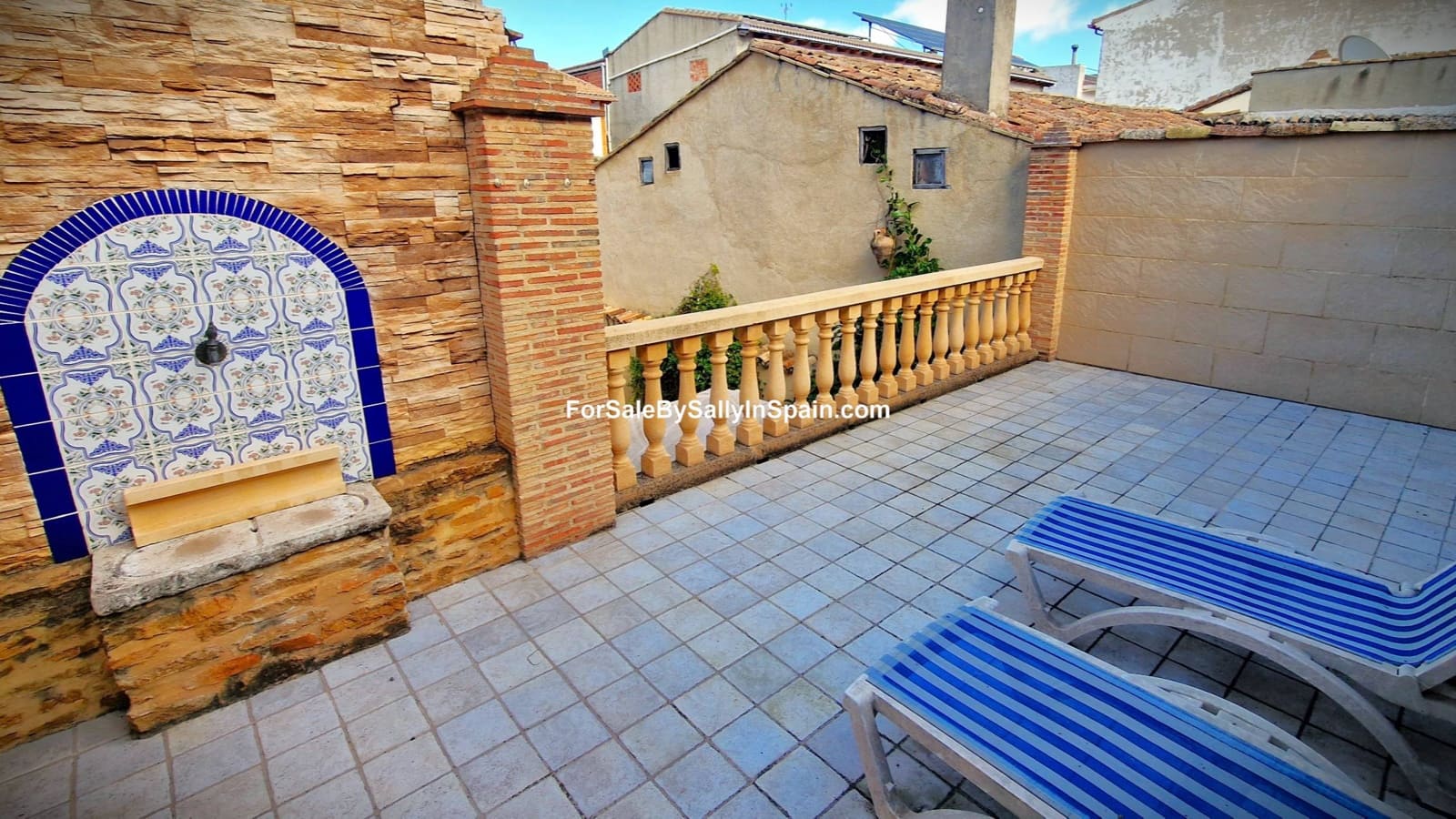 5 bedroom Townhouse for sale in Palomar with pool - € 249,000 (Ref: 9396804)