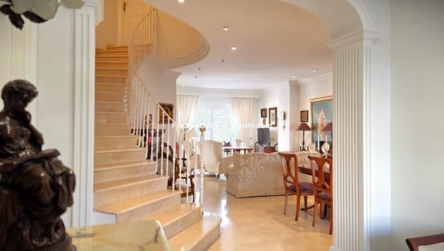 4 makuuhuone Omakotitalo myytävänä paikassa Palma de Gandía mukana 
autotalli - 330 000 € (Ref: 9471329)