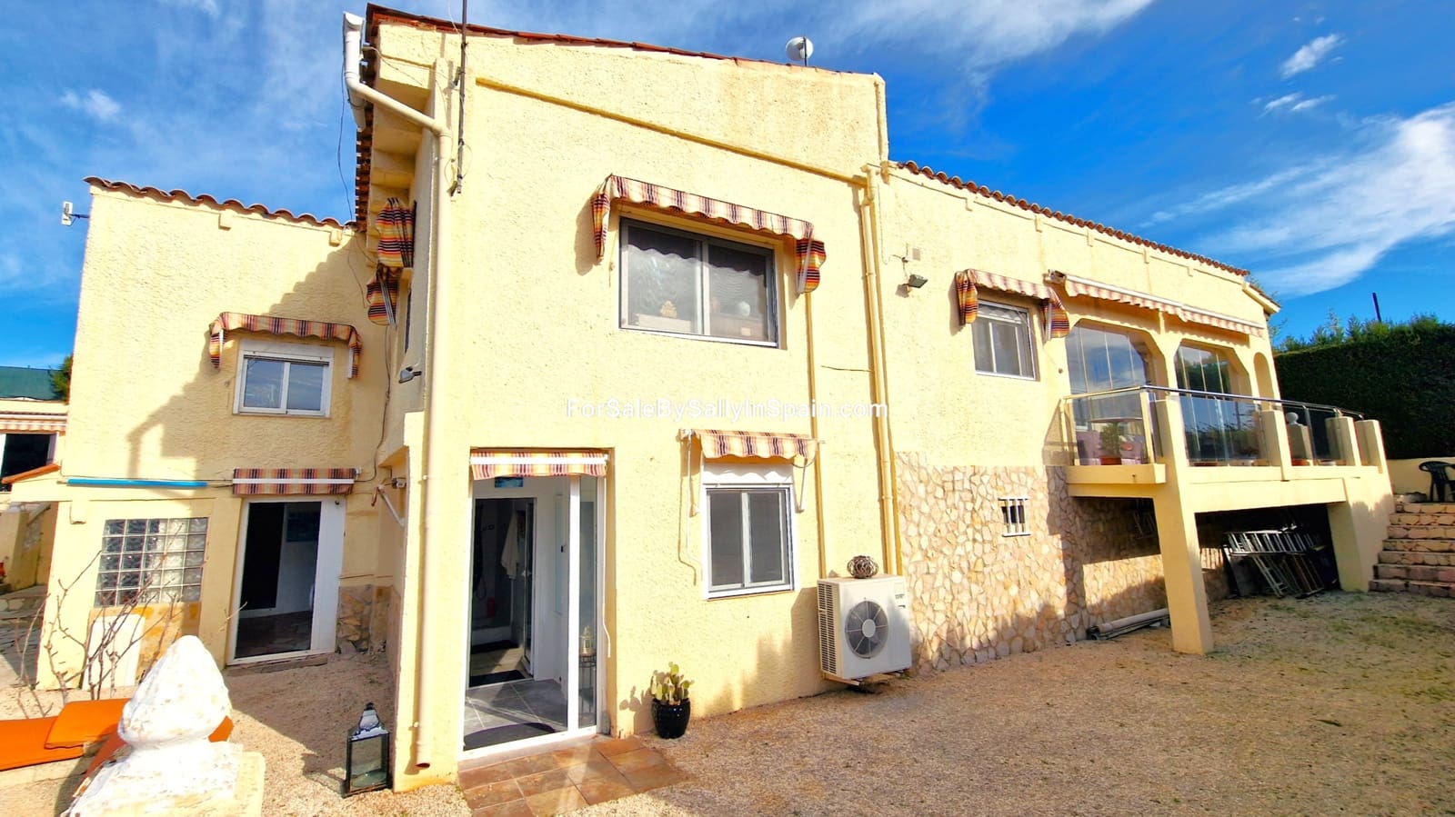 4 sypialnia Willa na sprzedaż w Beniganim z basenem garażem - 270 000 € (Ref: 9471520)