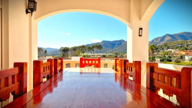 Chalet de 6 habitaciones en Gandia en venta con piscina garaje - 649.000 € (Ref: 9623182)