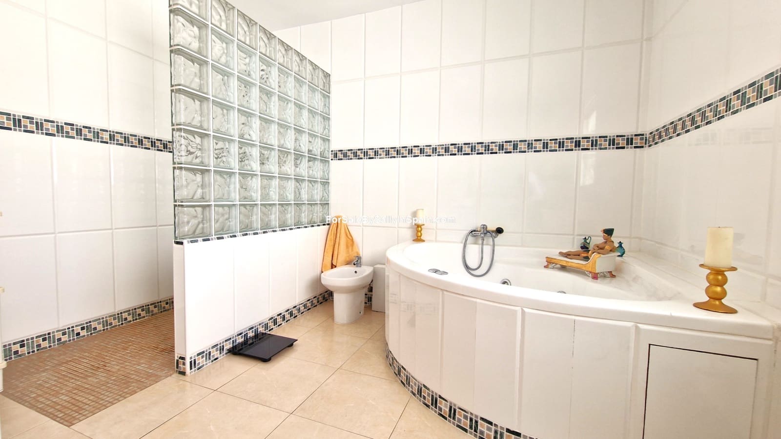 Chalet de 6 habitaciones en Gandia en venta con piscina garaje - 649.000 € (Ref: 9623182)