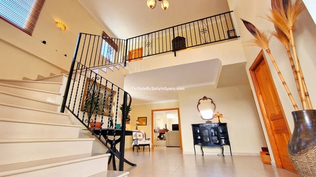 Chalet de 6 habitaciones en Gandia en venta con piscina garaje - 649.000 € (Ref: 9623182)