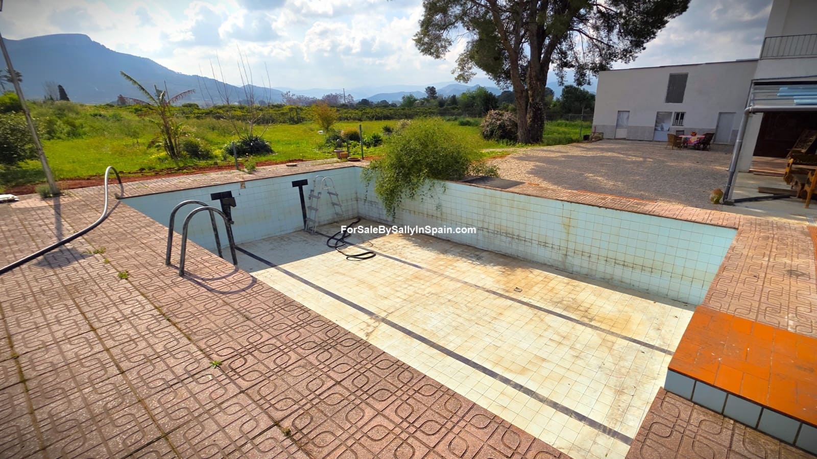 Chalet de 5 habitaciones en Gandia en venta con piscina garaje - 450.000 € (Ref: 9730580)