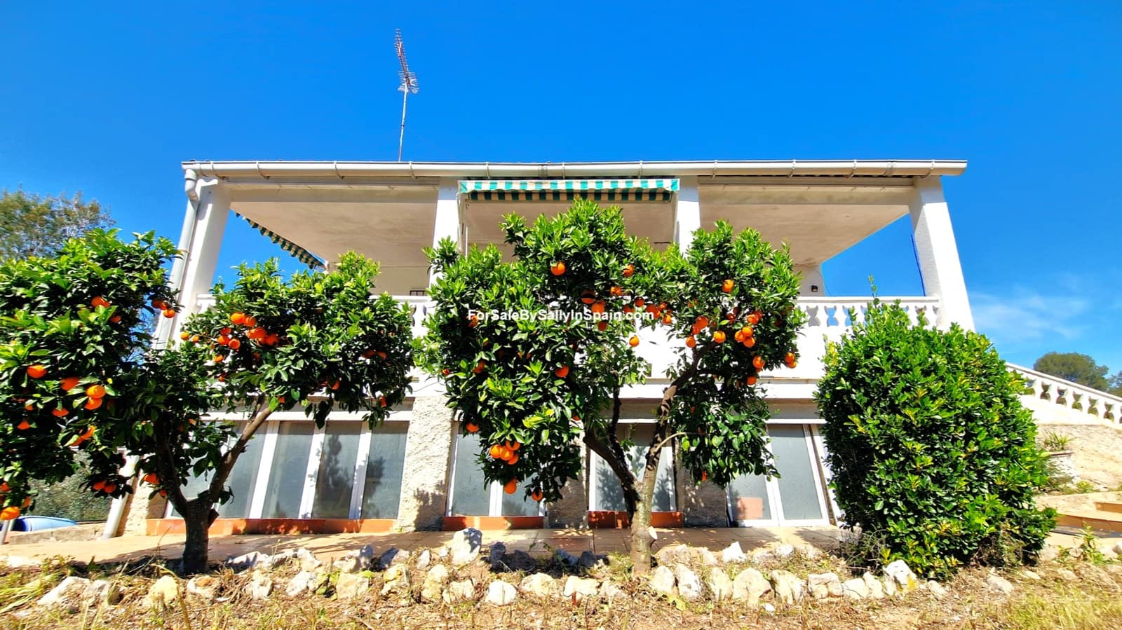 3 bedroom Villa for sale in Beniganim with pool garage - € 189,000 (Ref: 9733826)