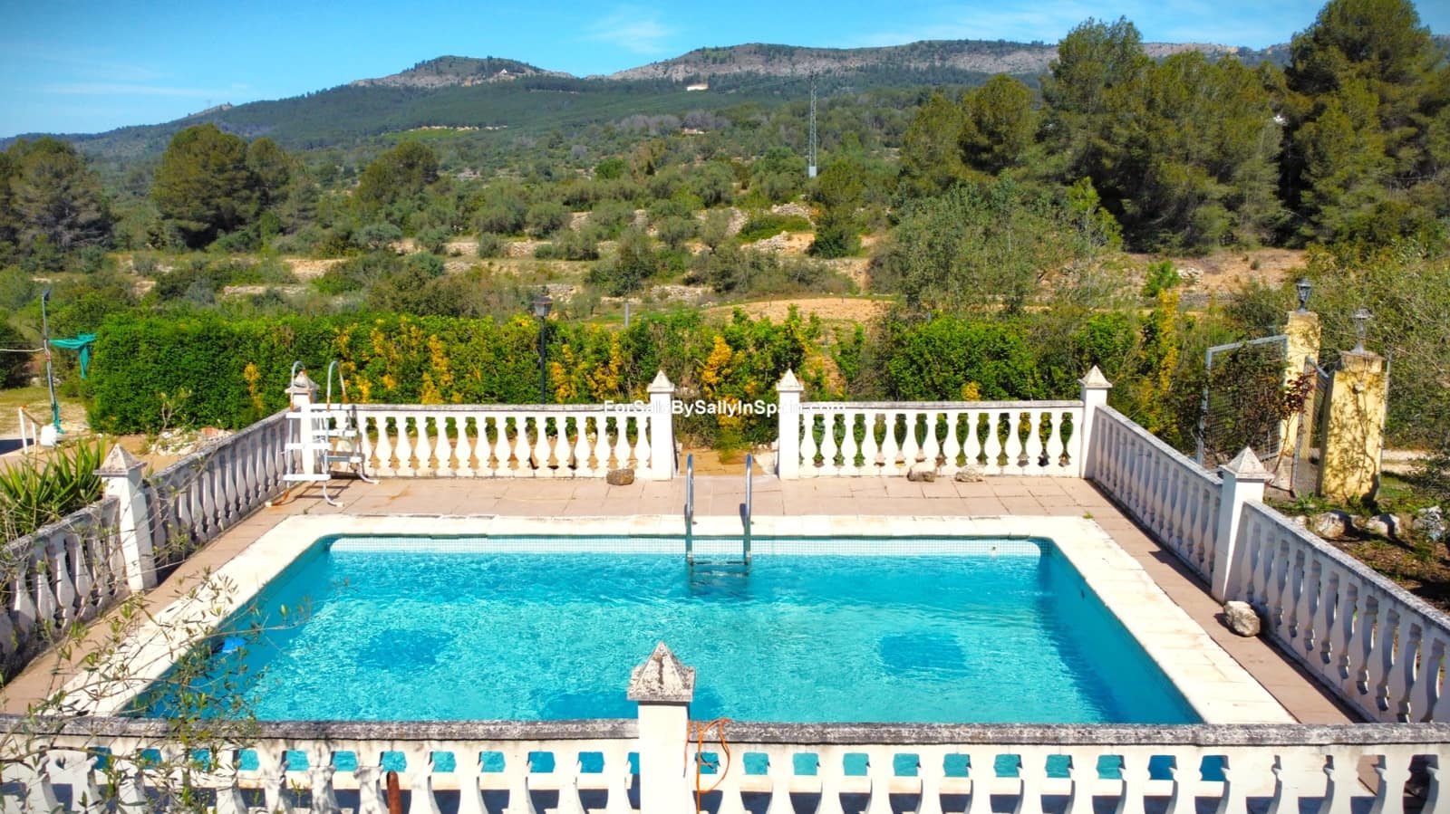 3 bedroom Villa for sale in Beniganim with pool garage - € 189,000 (Ref: 9733826)