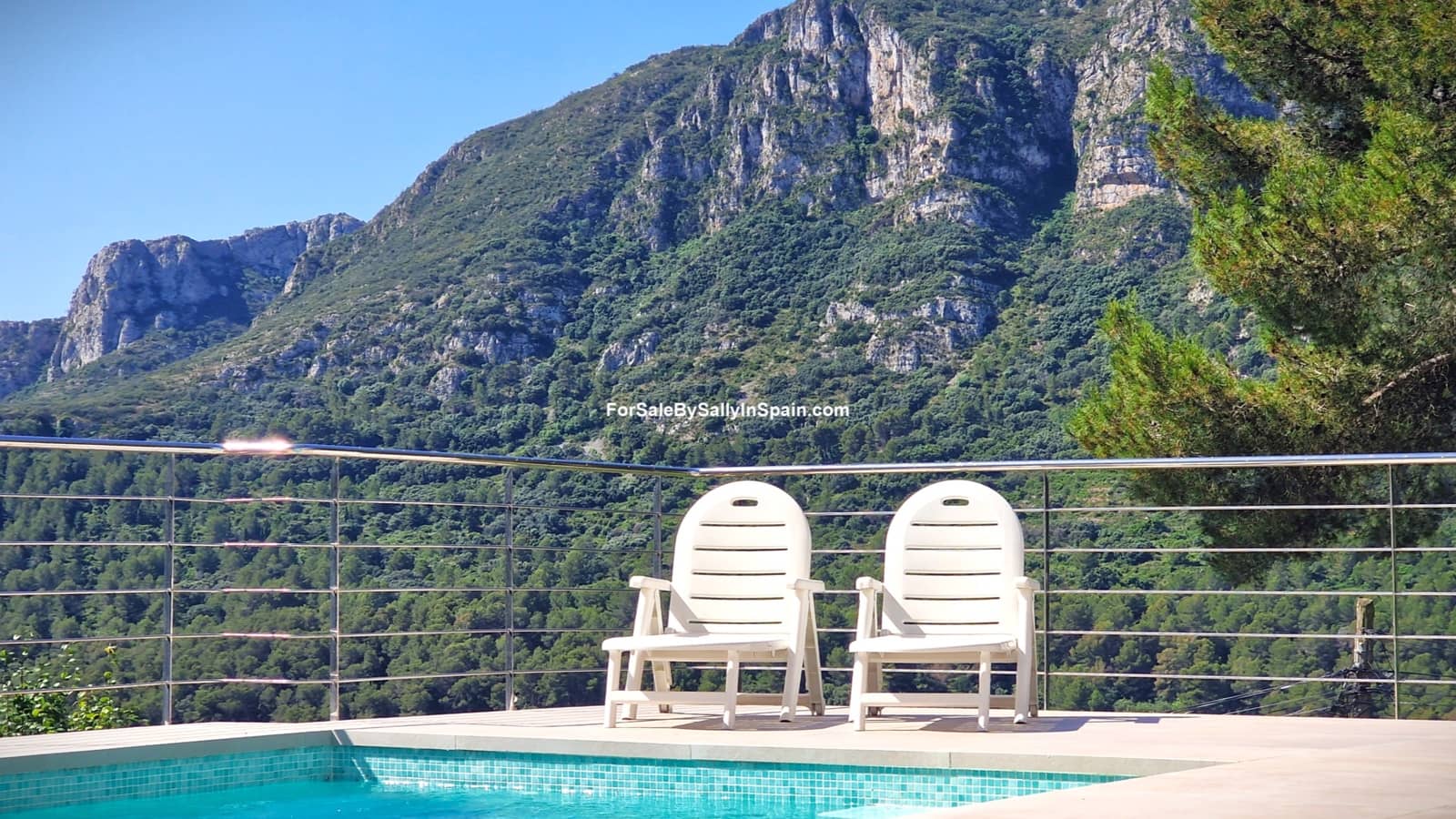 4 Zimmer Villa zu verkaufen in Barx mit Pool Garage - 799.000 € (Ref: 9932328)