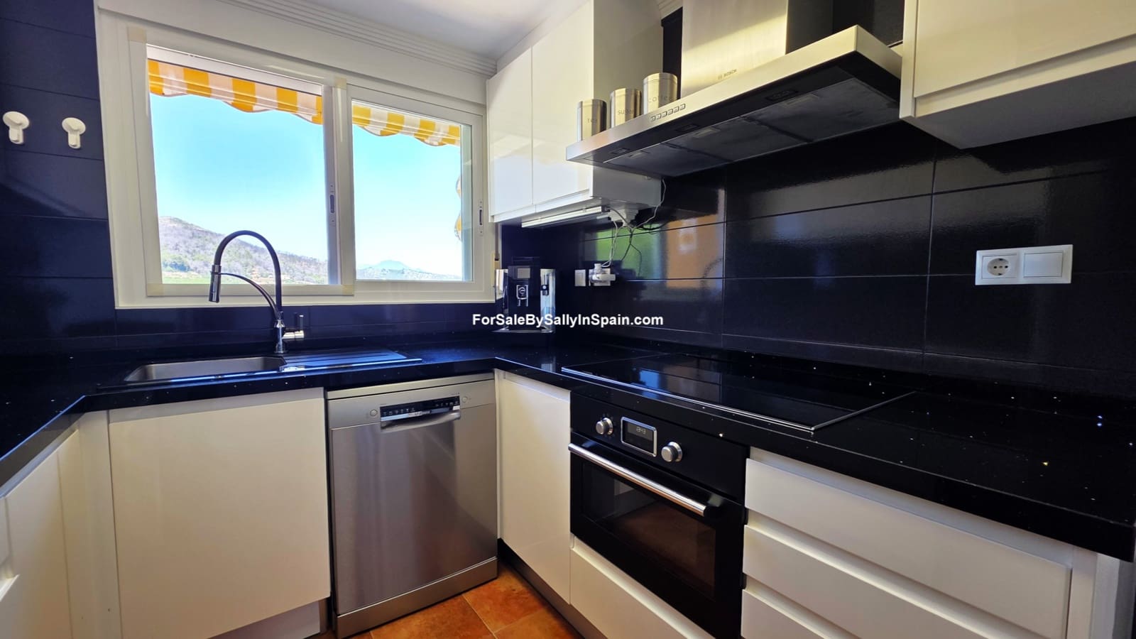 4 bedroom Villa for sale in Palma de Gandia with pool garage - € 395,000 (Ref: 9970846)
