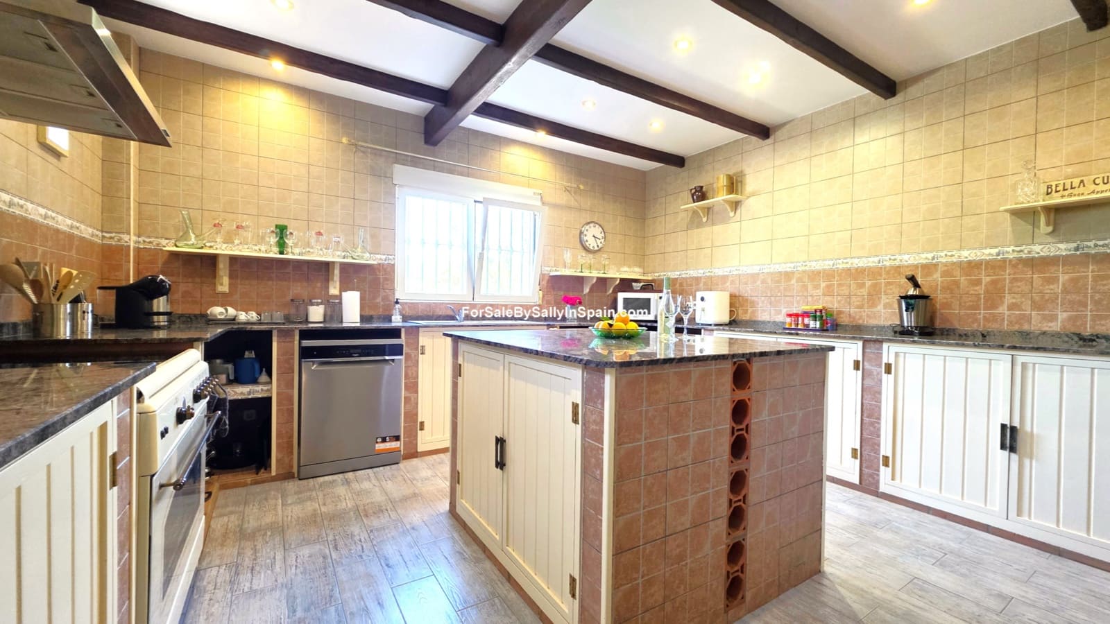 6 soverom Villa til salgs i L'Olleria med svømmebasseng garasje - € 485 000 (Ref: 9970904)