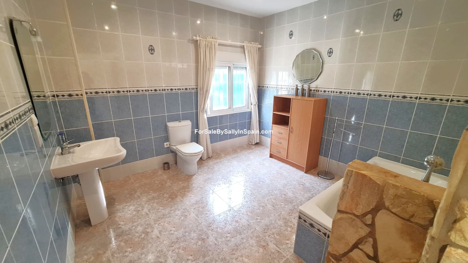 6 soverom Villa til salgs i L'Olleria med svømmebasseng garasje - € 485 000 (Ref: 9970904)