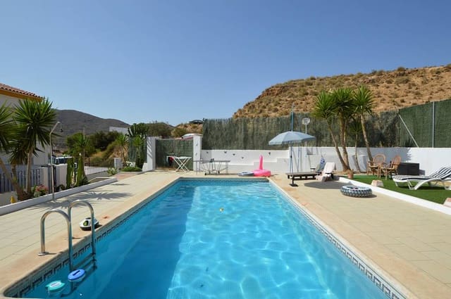 Casa de 2 habitaciones en Sorbas en venta con piscina garaje - 110.000 € (Ref: 10026165)