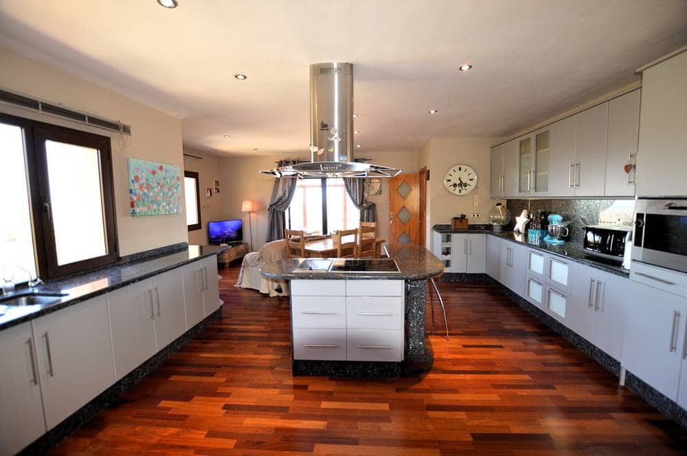 5 bedroom Villa for sale in Los Gallardos with pool garage - € 615,000 (Ref: 3185770)