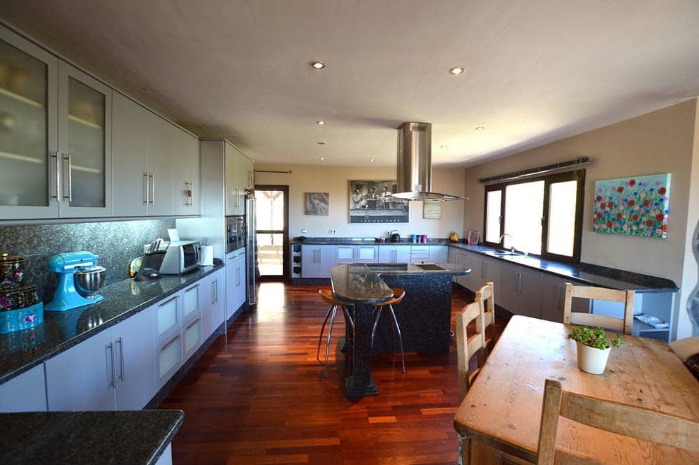 5 bedroom Villa for sale in Los Gallardos with pool garage - € 615,000 (Ref: 3185770)