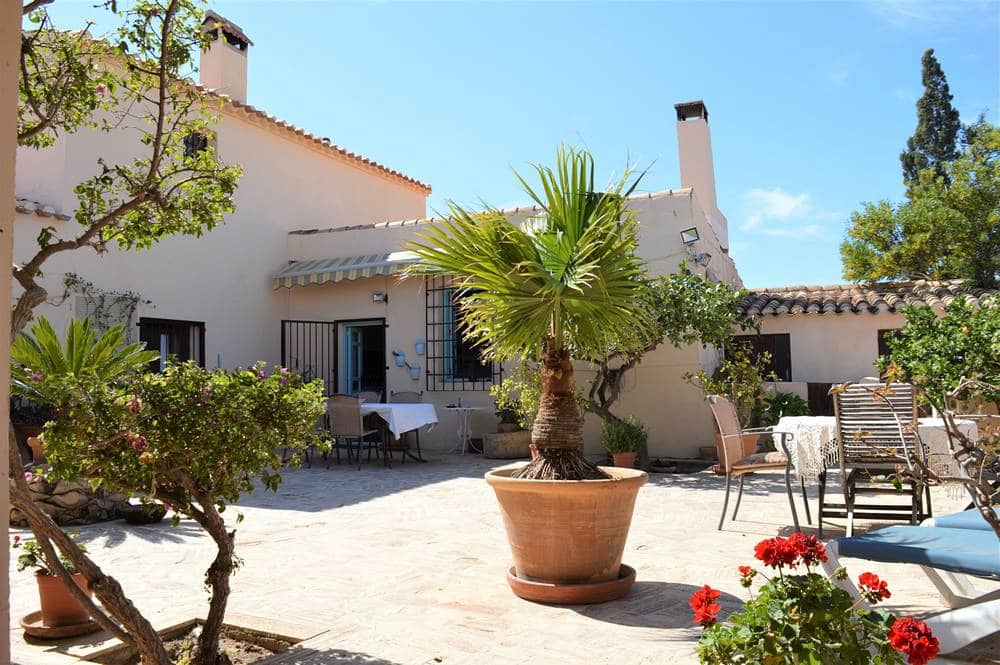 6 soveværelse Finca/Landehus til salg i Cuevas del Almanzora med swimmingpool garage - € 349.500 (Ref: 5274000)