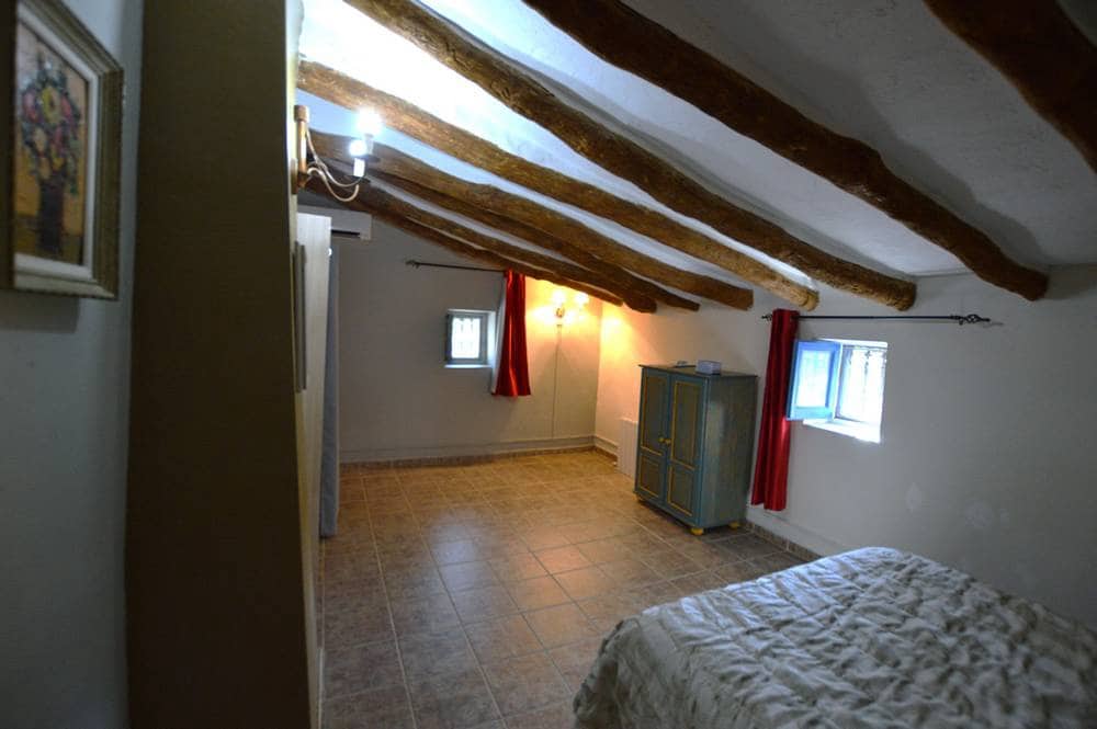 4 sypialnia Finka/Dom wiejski na sprzedaż w Cariatiz z garażem - 165 000 € (Ref: 7302129)