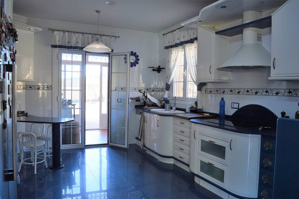 4 soveværelse Villa til salg i Cariatiz med garage - € 260.000 (Ref: 7327235)