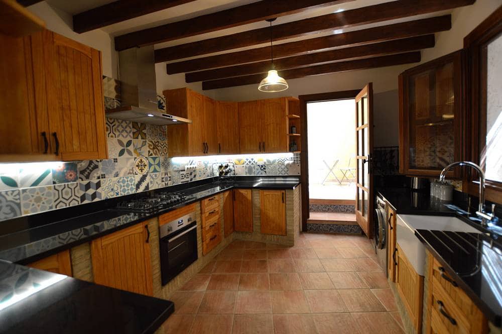 8 soveværelse Byhus til salg i Uleila del Campo med garage - € 190.000 (Ref: 8232804)