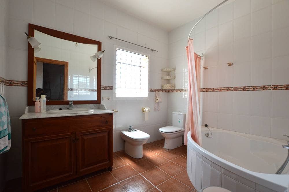 5 bedroom Finca/Country House for sale in Lubrin with garage - € 115,000 (Ref: 8465593)