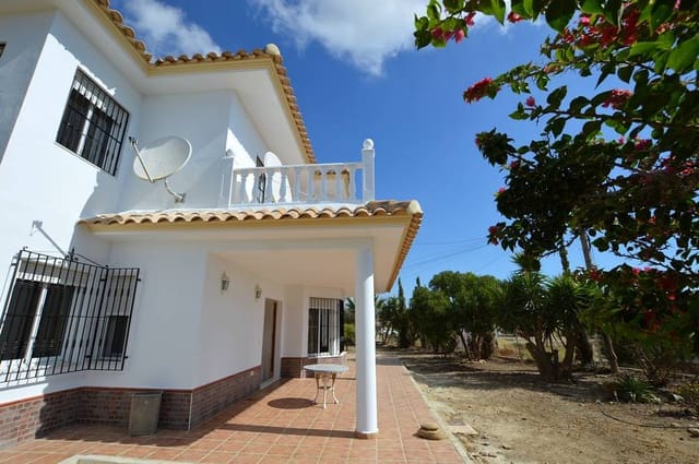 4 bedroom Villa for sale in Cuevas del Almanzora with garage - € 290,000 (Ref: 9261837)