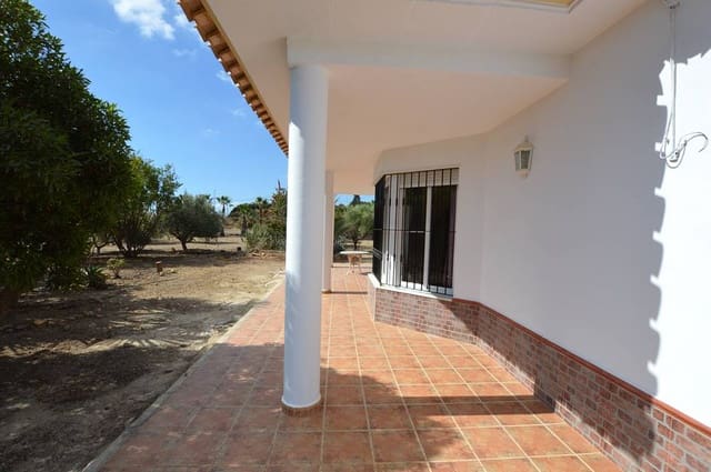 4 bedroom Villa for sale in Cuevas del Almanzora with garage - € 290,000 (Ref: 9261837)