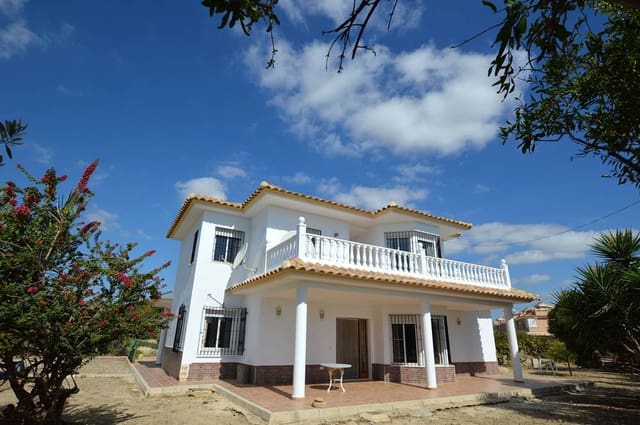4 bedroom Villa for sale in Cuevas del Almanzora with garage - € 290,000 (Ref: 9261837)