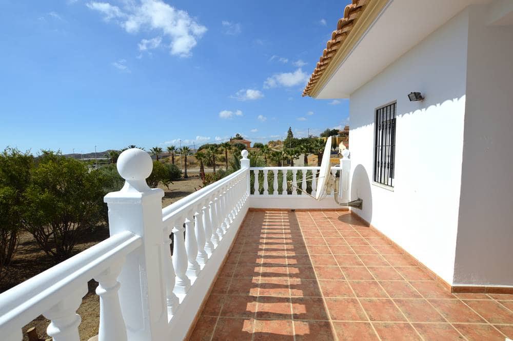 4 bedroom Villa for sale in Cuevas del Almanzora with garage - € 290,000 (Ref: 9261837)