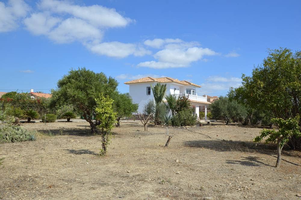 4 bedroom Villa for sale in Cuevas del Almanzora with garage - € 290,000 (Ref: 9261837)