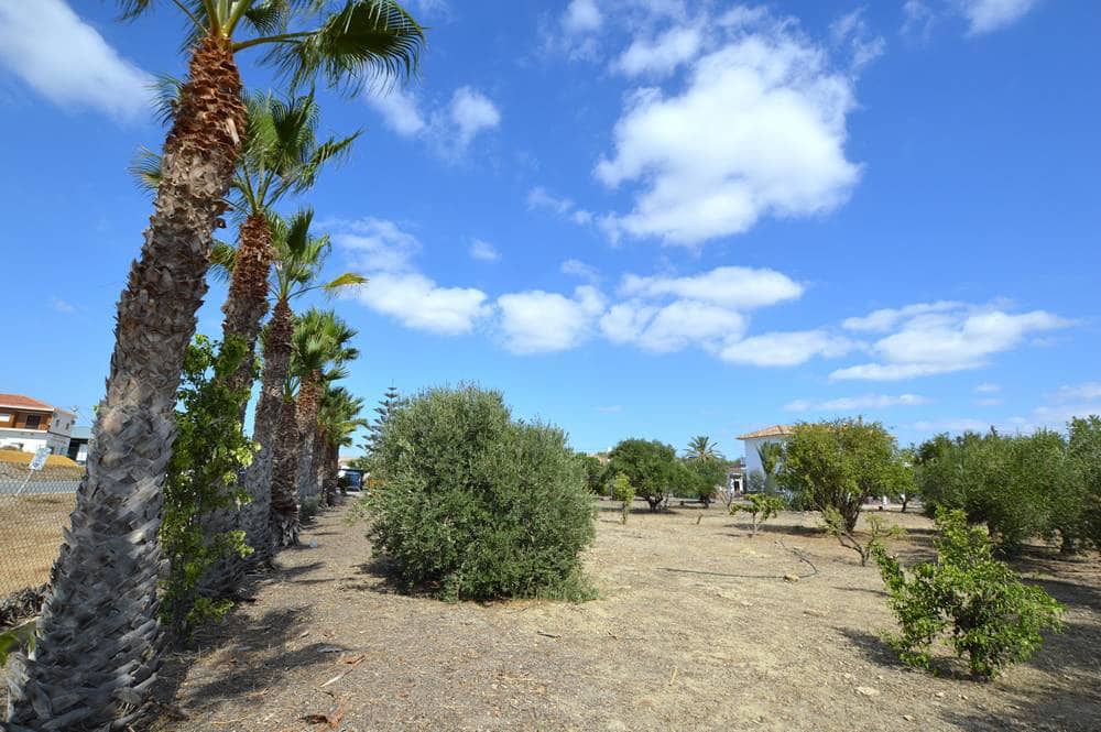 4 bedroom Villa for sale in Cuevas del Almanzora with garage - € 290,000 (Ref: 9261837)