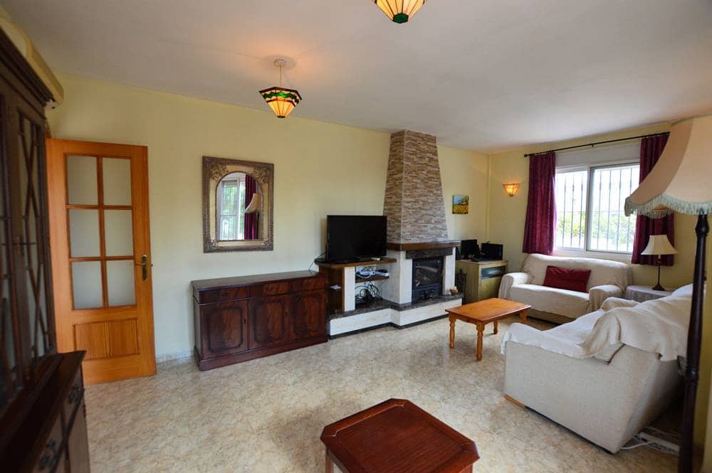 4 bedroom Villa for sale in Cuevas del Almanzora with garage - € 290,000 (Ref: 9261837)