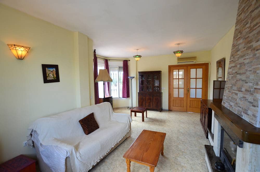 4 bedroom Villa for sale in Cuevas del Almanzora with garage - € 290,000 (Ref: 9261837)