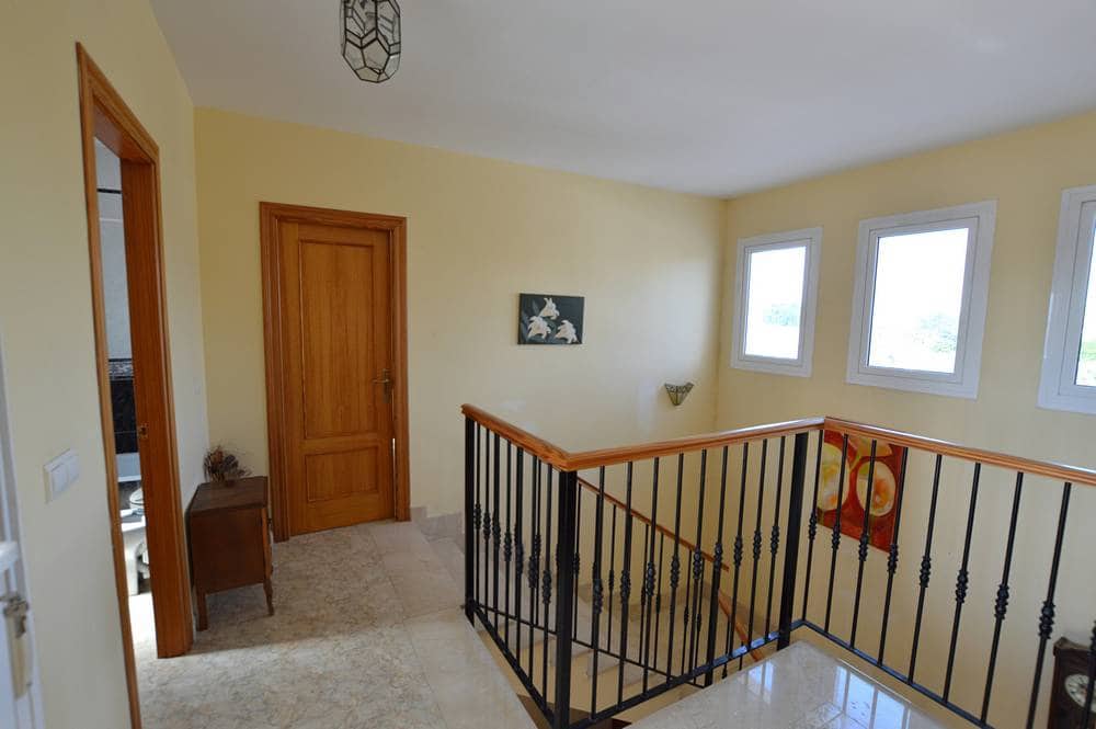 4 bedroom Villa for sale in Cuevas del Almanzora with garage - € 290,000 (Ref: 9261837)
