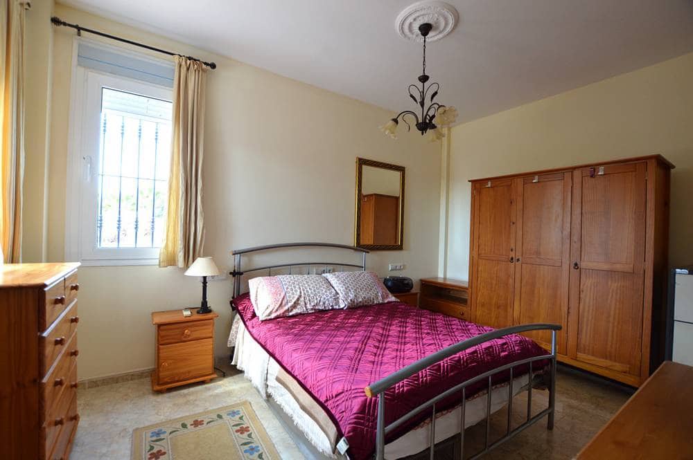 4 bedroom Villa for sale in Cuevas del Almanzora with garage - € 290,000 (Ref: 9261837)