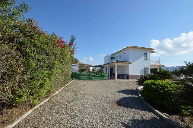 4 bedroom Villa for sale in Cuevas del Almanzora with garage - € 290,000 (Ref: 9261837)