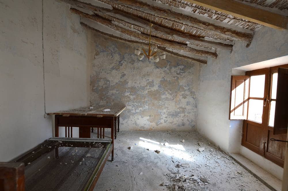 4 makuuhuone Omakotitalo myytävänä paikassa Lubrin - 69 950 € (Ref: 9652271)