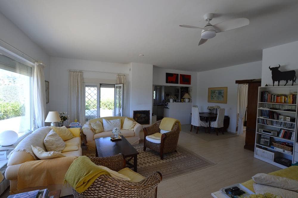 2 sypialnia Willa na sprzedaż w Bedar z basenem garażem - 320 000 € (Ref: 9763899)