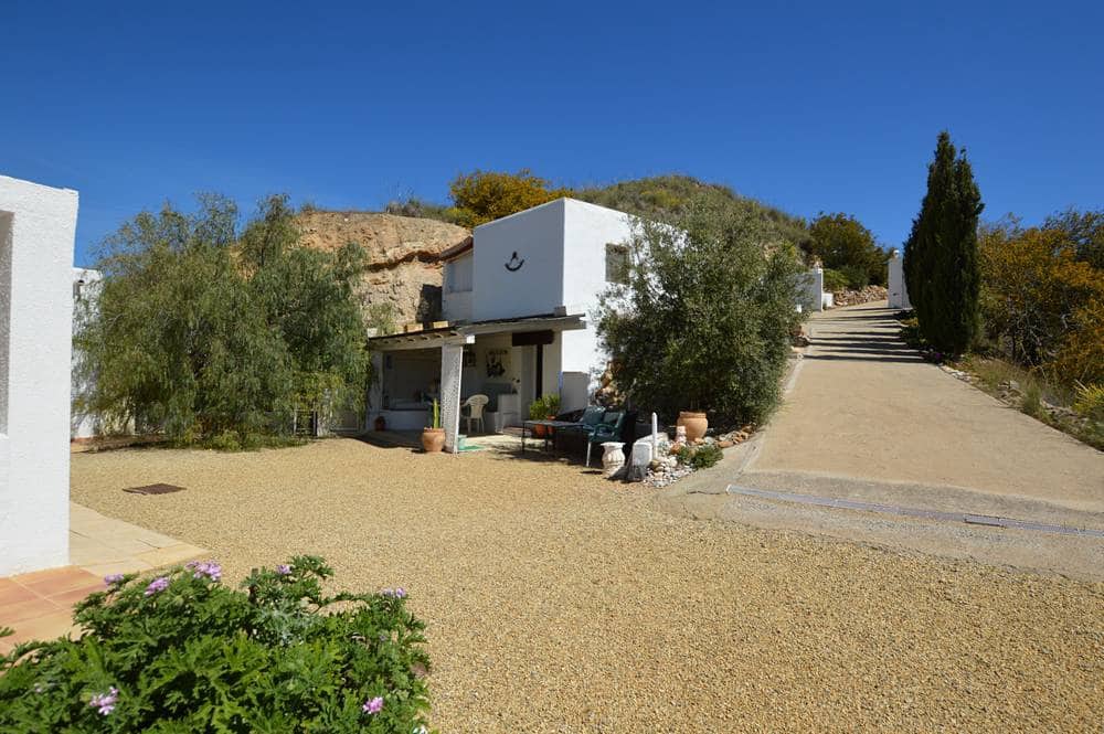 2 sypialnia Willa na sprzedaż w Bedar z basenem garażem - 320 000 € (Ref: 9763899)