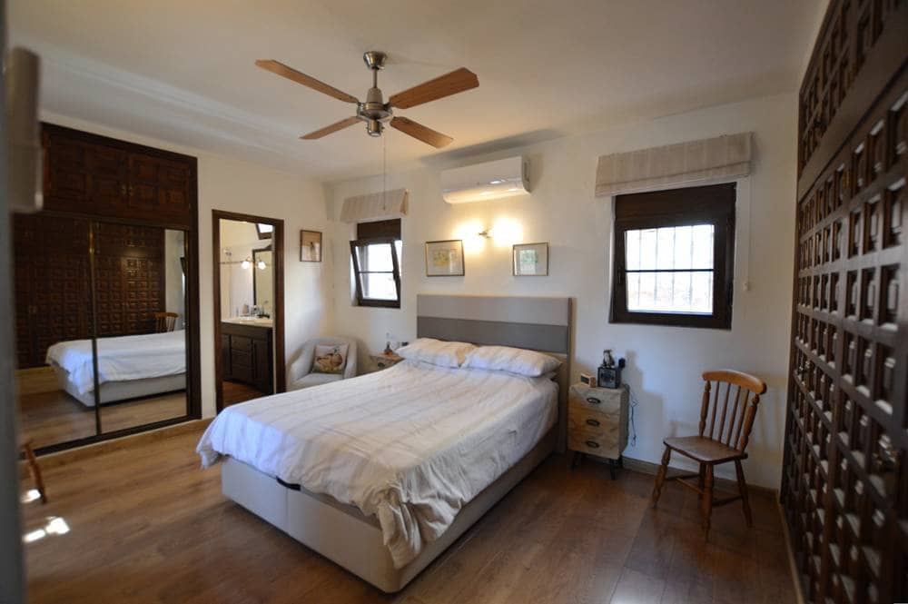 Chalet de 3 habitaciones en Bédar en venta con piscina garaje - 379.950 € (Ref: 9894734)