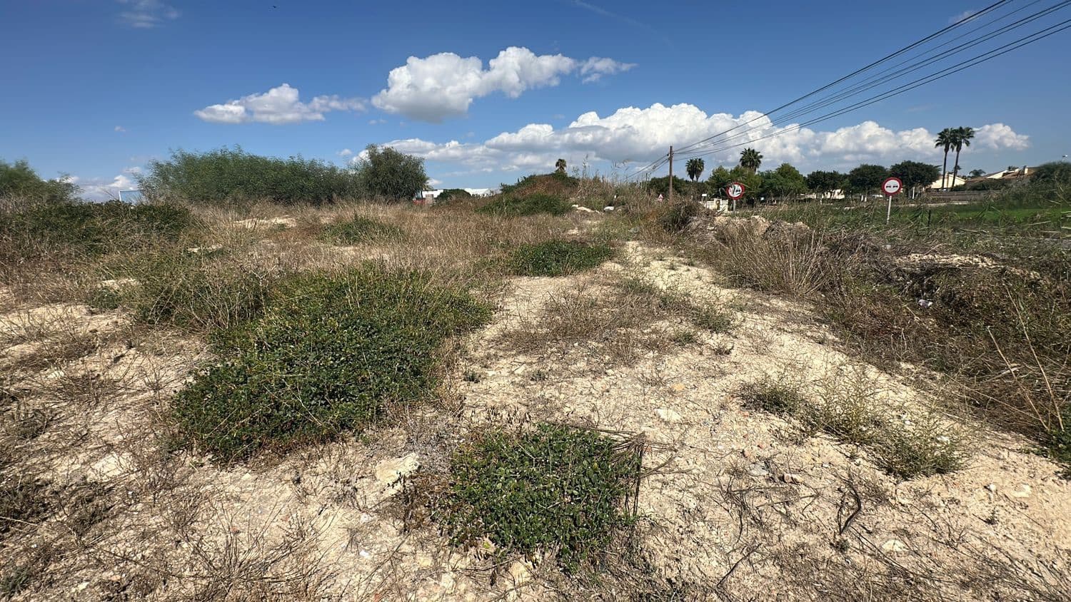 Ubebygd land til salgs i Alicante by - € 79 000 (Ref: 10141495)