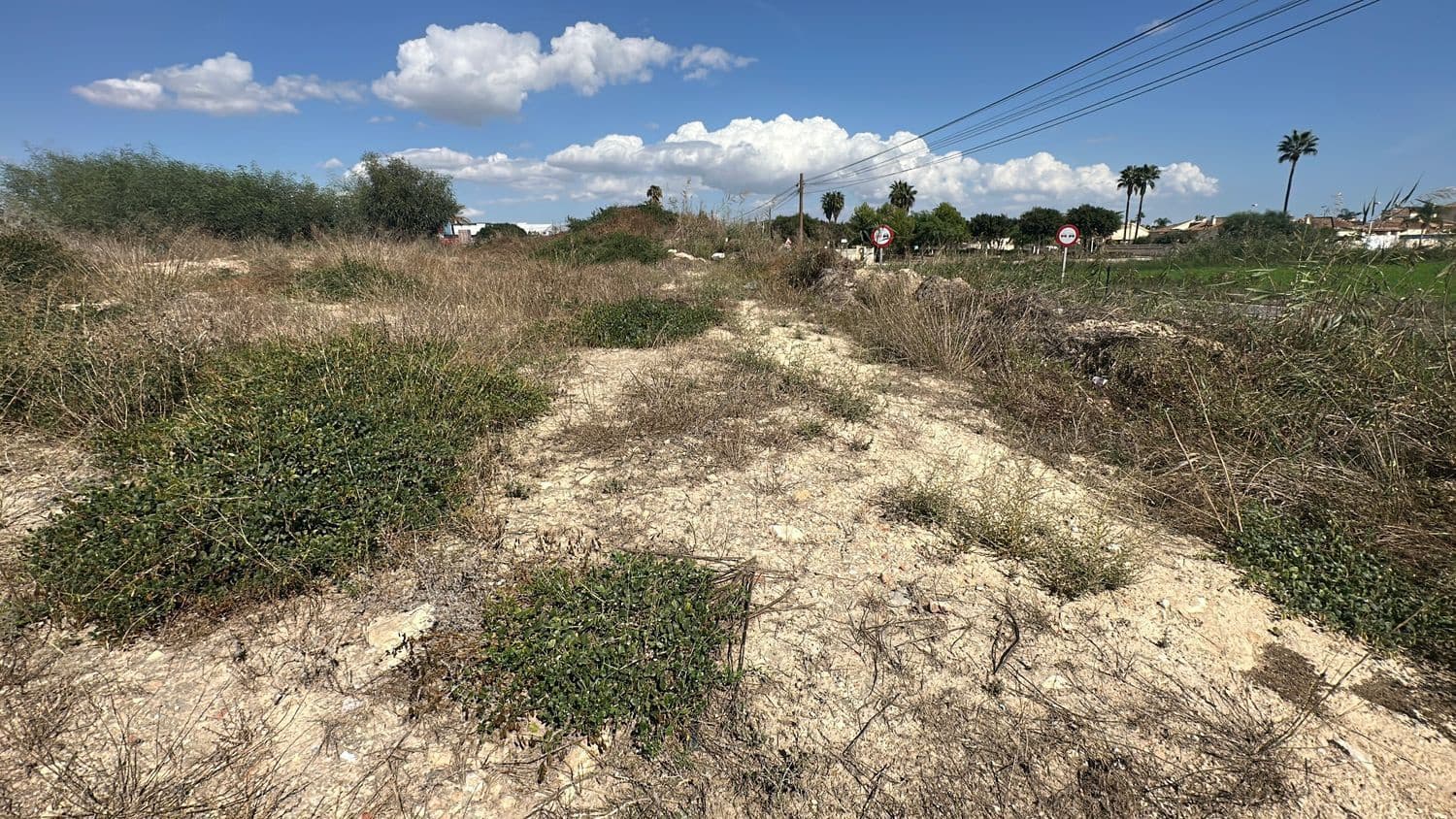 Ubebygd land til salgs i Alicante by - € 79 000 (Ref: 10141495)