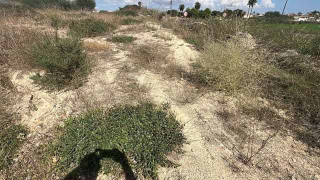Ubebygd land til salgs i Alicante by - € 79 000 (Ref: 10141495)
