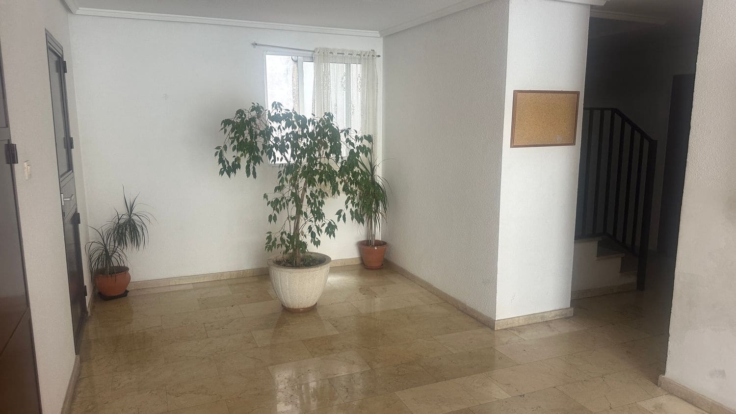 3 quarto Apartamento para arrendar em Daya Nueva com garagem - 700 € (Ref: 10141496)