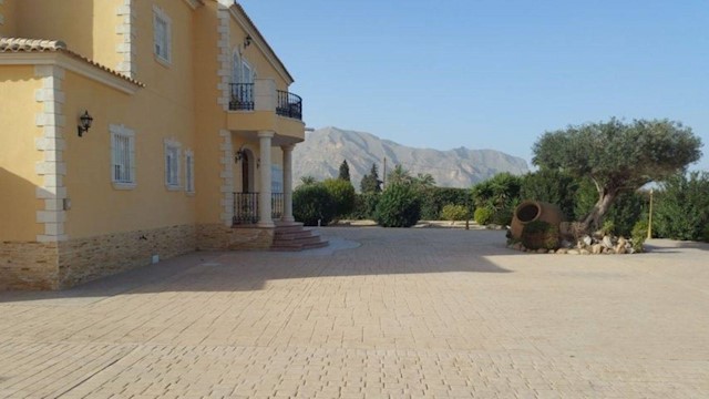 4 bedroom Villa for sale in Molins - Campaneta - San Bartolomé, Orihuela with pool garage - € 670,000 (Ref: 3384173)