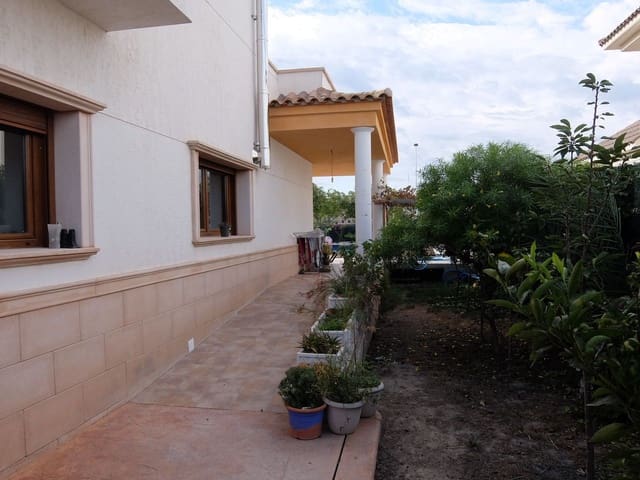 4 soveværelse Villa til salg i Las Bayas, Elche / Elx med swimmingpool garage - € 499.000 (Ref: 3707201)